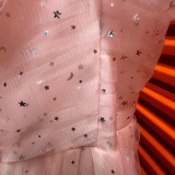 Elegant Pink Gown with Sparkling Details - Picture 9 of 11